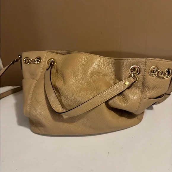 Michael Kors Tan Leather Shoulder Bag with Gold Hardware - Picture 2 of 6